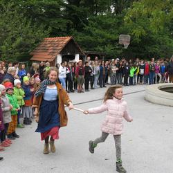 Ankunft der Staffel von der Freien Waldorfschule Graz in der Waldorfschule Karl Schubert Graz